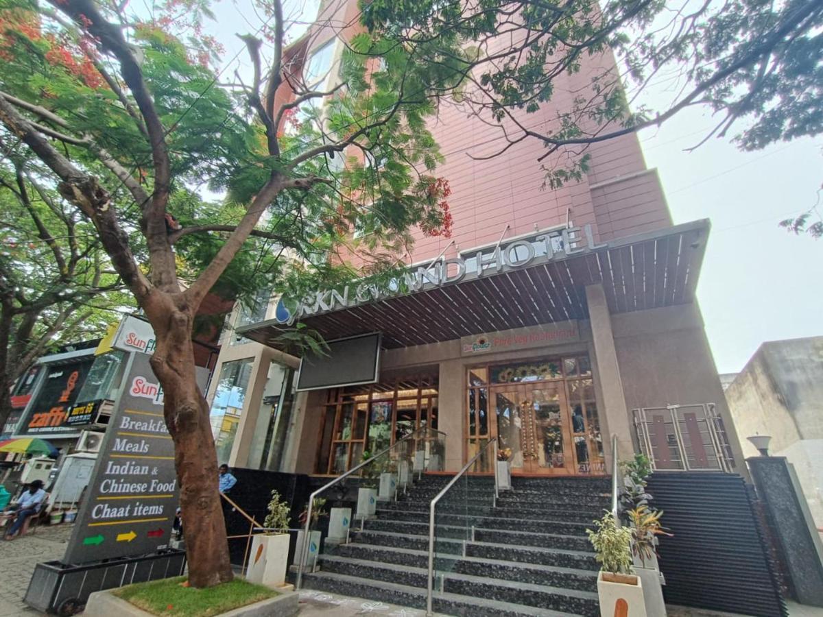 Rkn Grand Hotel Pondicherry Exterior foto