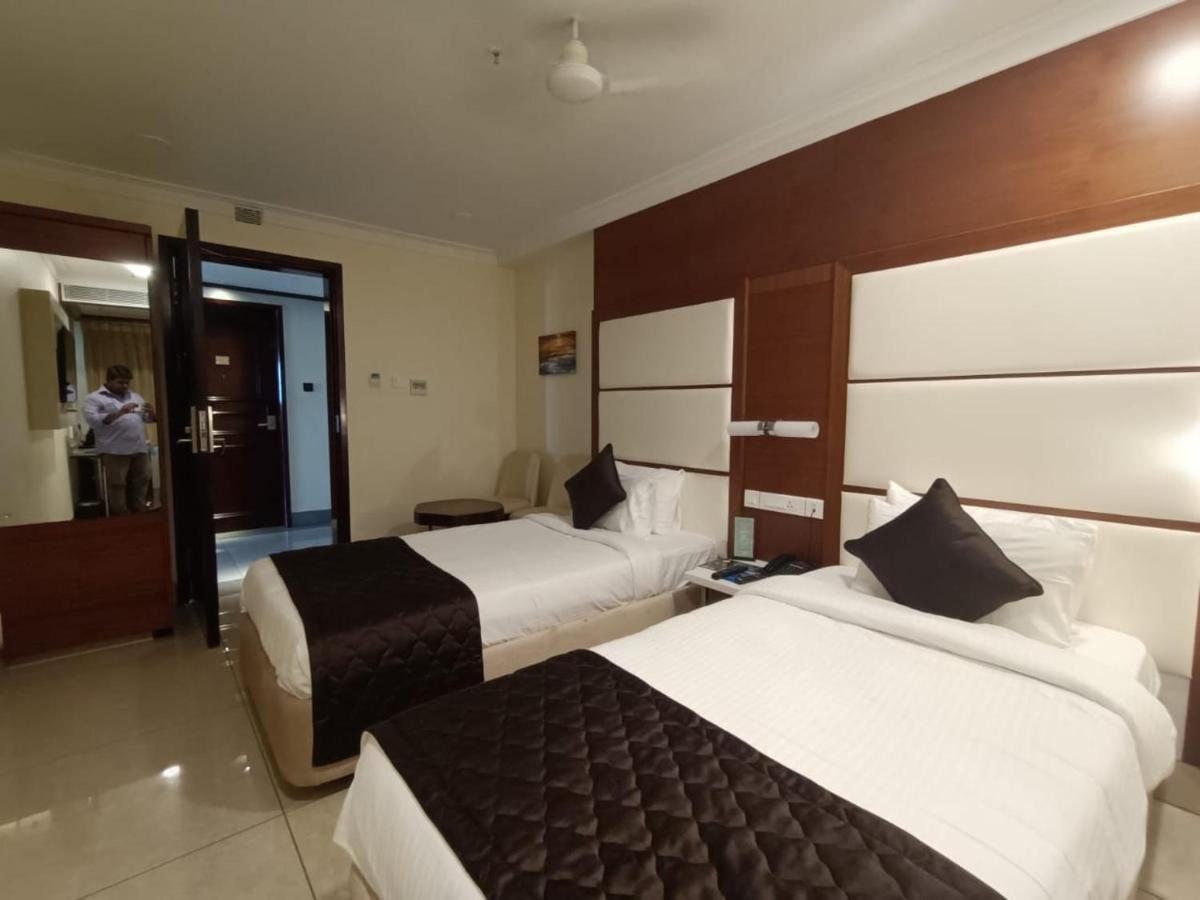 Rkn Grand Hotel Pondicherry Exterior foto